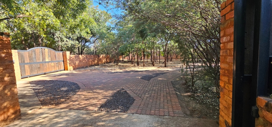 6 Bedroom Property for Sale in Hartbeesfontein North West